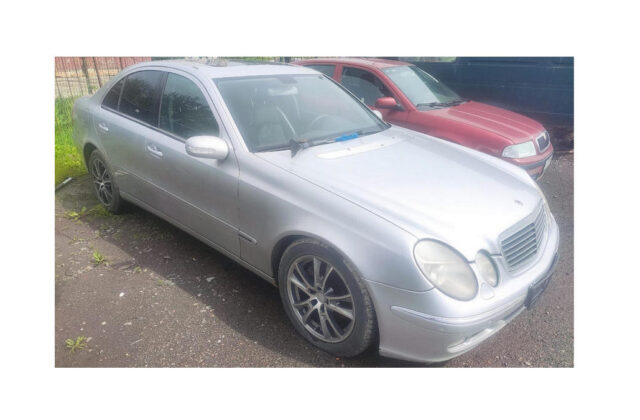 Мерседес W211 2005 год